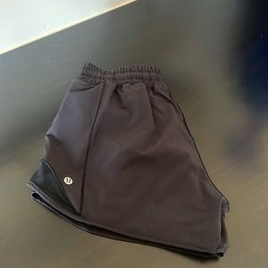 Lululemon Hotty Hot low-rise short 4”